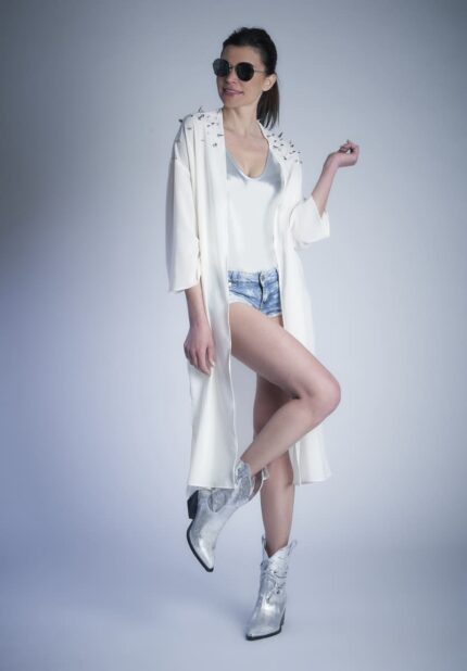 Kimono lungo in crèpe su base bianca con apertura centrale